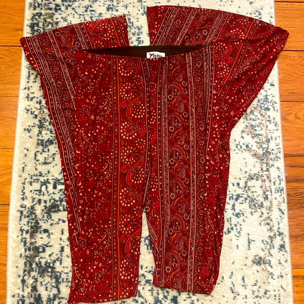 Lovely NWOT paisley bam bam bells smymm